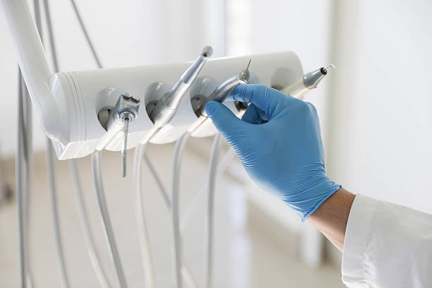 Professional Tooth Extraction technician working in Richmond Heights, FL
